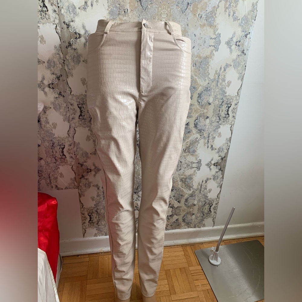 BEIGE FAUX LEATHER CROCODILE TEXTURED PANTS **stretchy**